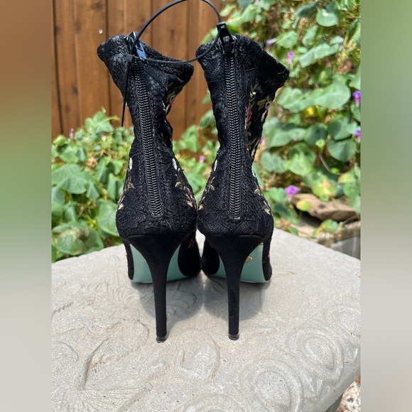 Blue by Betsey Johnson Sb-Diem Ankle Bootie Pump Black Lace Floral Size 7 EUC - Picture 5 of 9